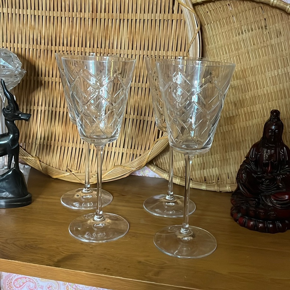 😀Wedgewood crystal wine glasses set of 4